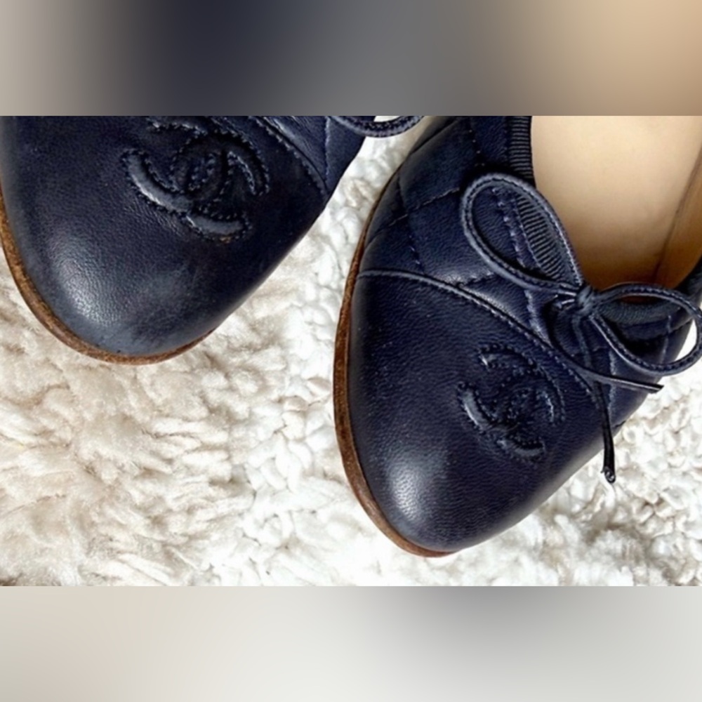 Chanel quilted leather navy bow cap toe CC ballet flats 38 G 26250 - Picture 6 of 14